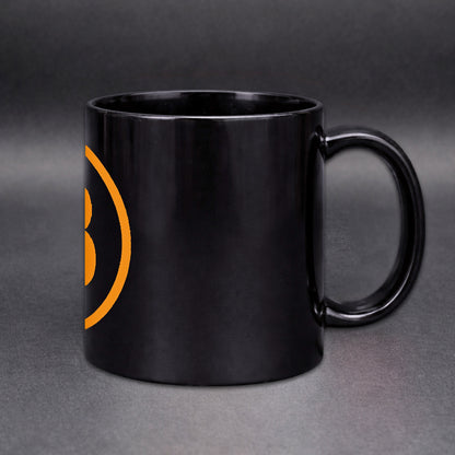 Schwarze Bitcoin Kaffeetasse mit orangem BTC Logo – Rückseite