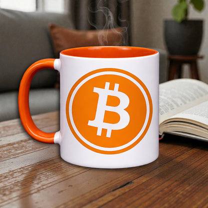 bitcoin-tasse-weiss-henkel-innen-orange-Holztisch

