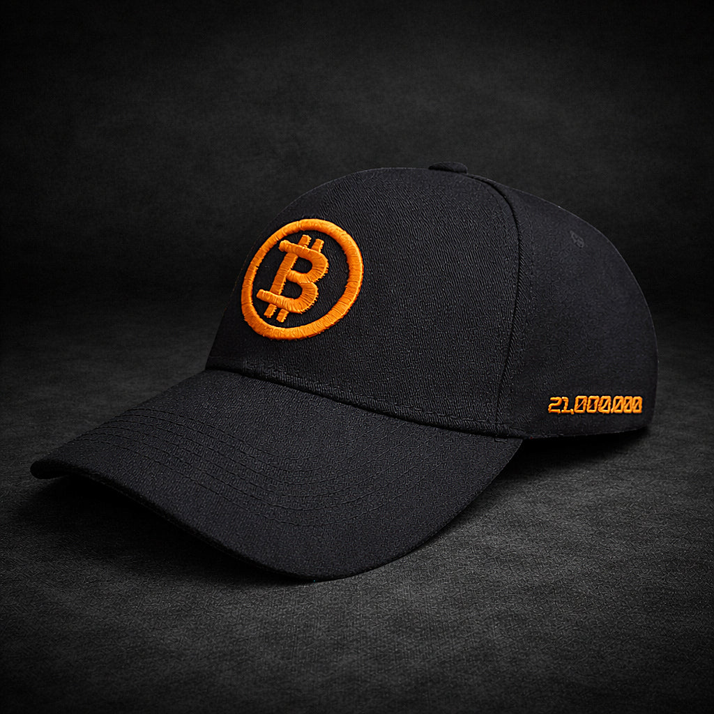 Bitcoin Cap schwarz mit gesticktem BTC Logo vorne und 21 Millionen Stickerei an der Seite