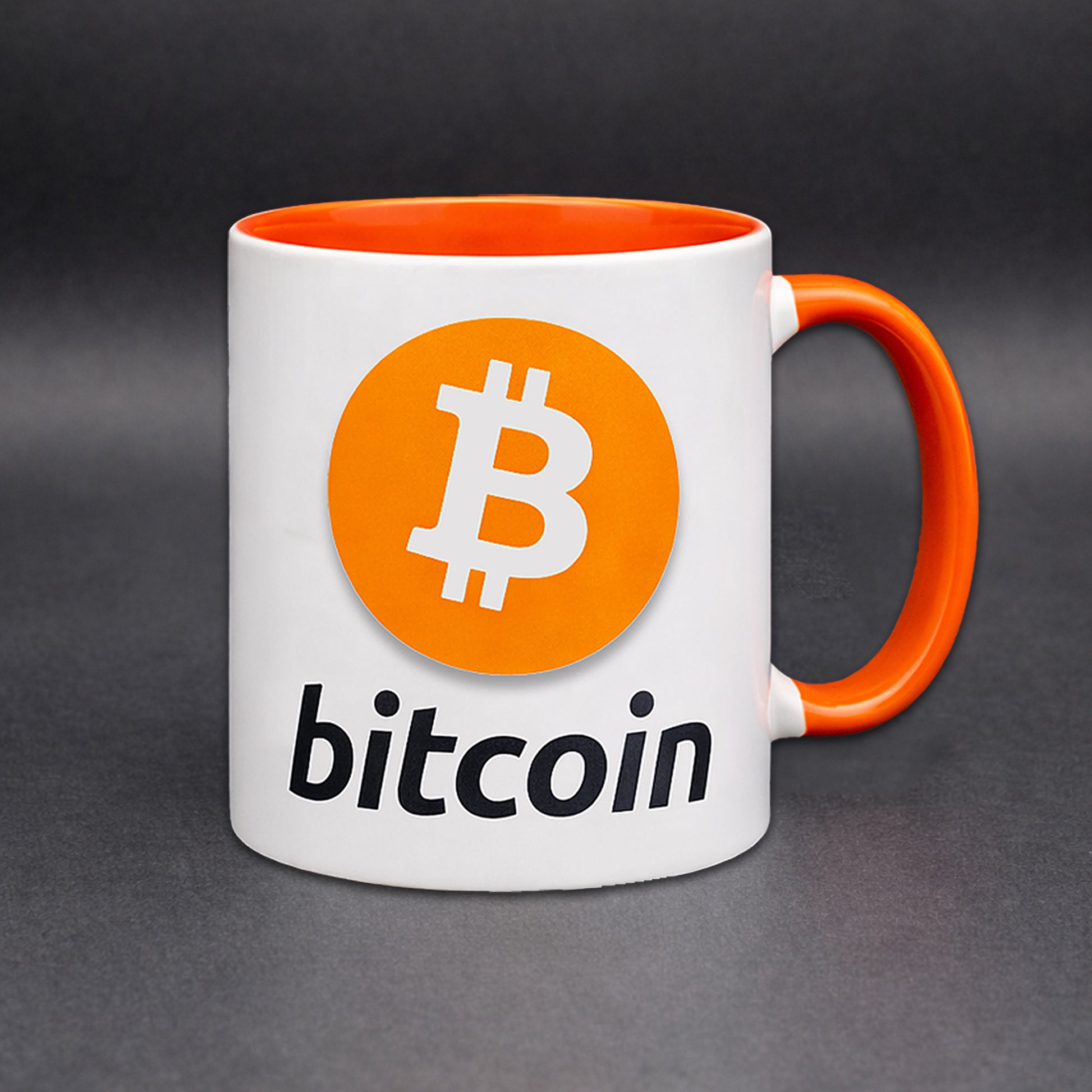 Weiße Bitcoin Tasse mit BTC-Logo und BITCOIN Schriftzug