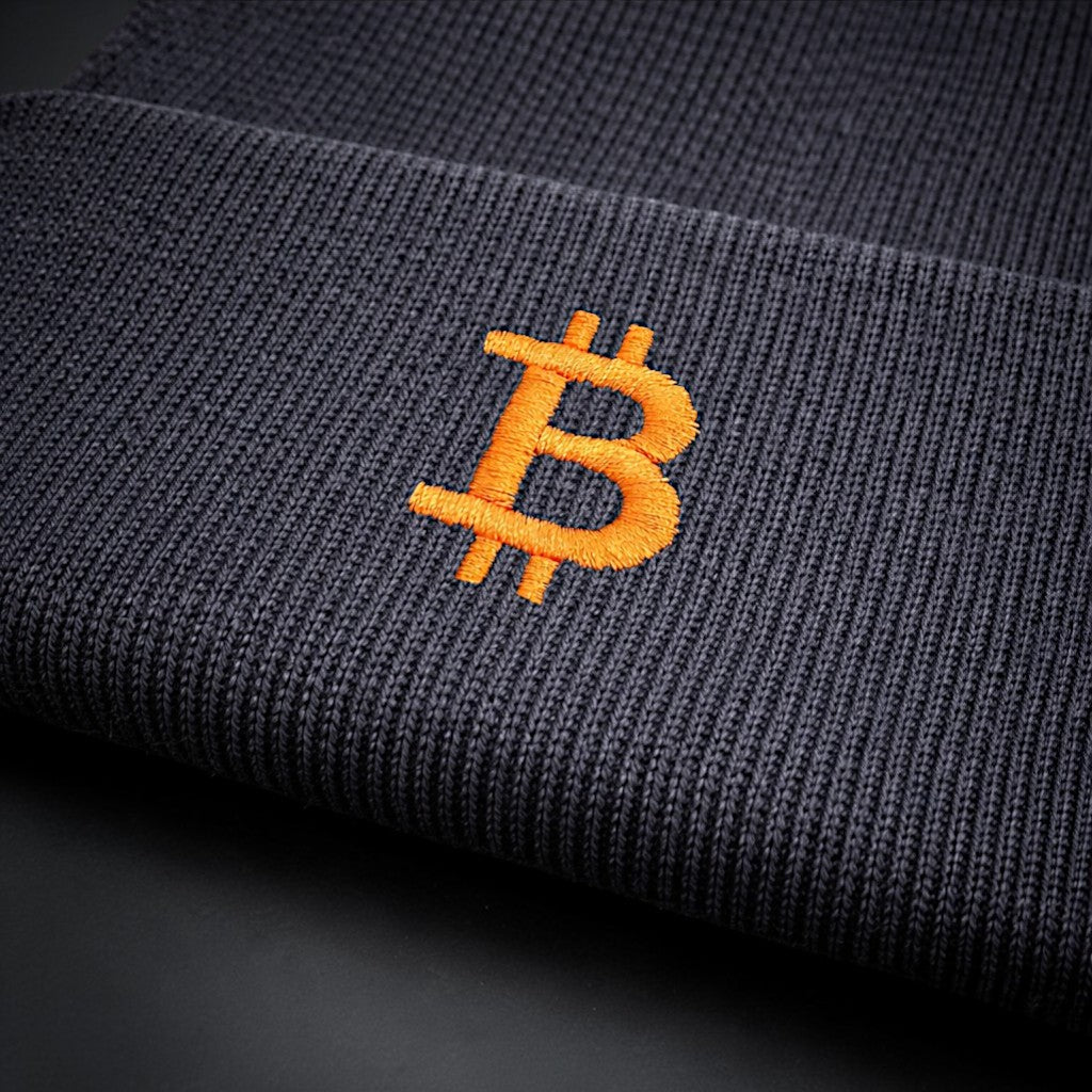 bitcoin beanie detail stick logo schwarz hochwertig stoff struktur