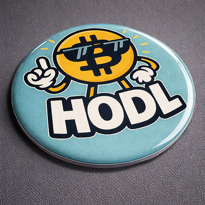 Bitcoin Kühlschrankmagnet „HODL“ mit BTC-Smiley im Comic-Stil