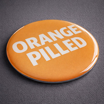 Bitcoin Kühlschrankmagnet „Orange Pill“ im Pastell-Stil