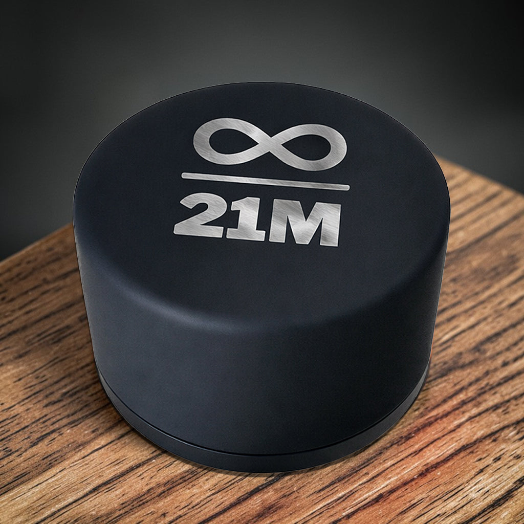 Detailaufnahme Deckel der Bitcoin Thermoflasche mit 21M Logo