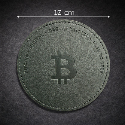 bitcoin untersetzer prägung detail leder schwarz rund bitcoin logo